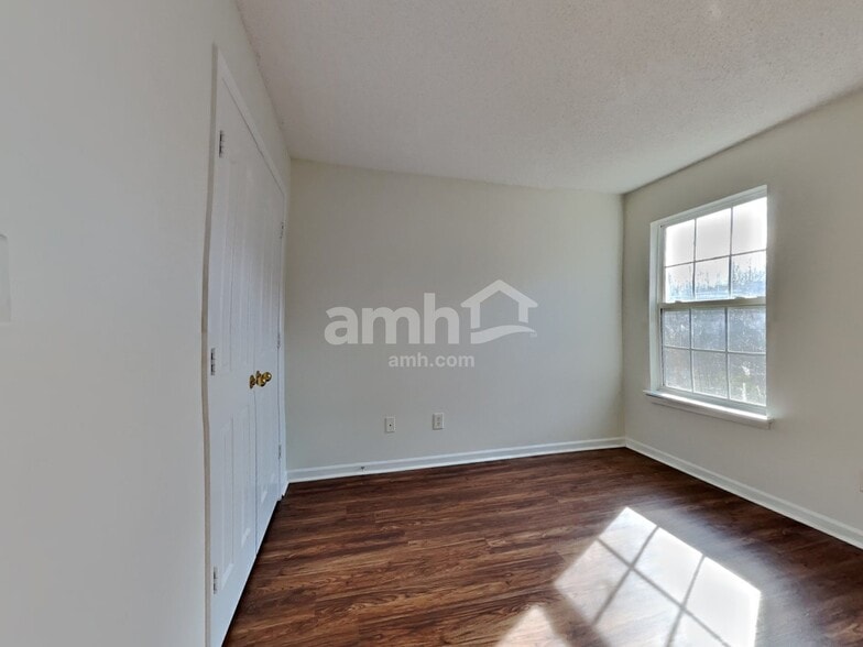 Building Photo - 109 Peterborough Dr