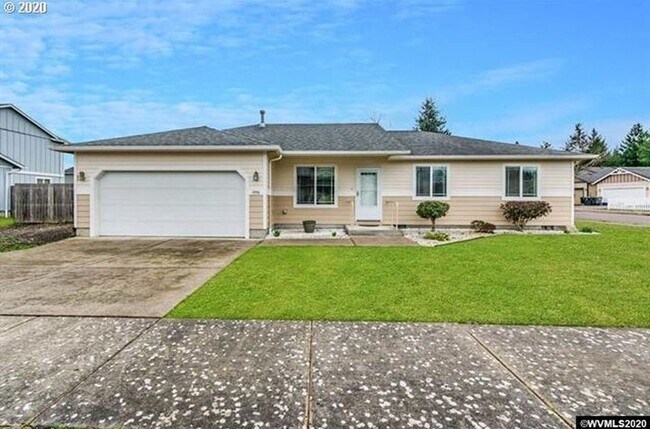 Building Photo - Available Now: Well-kept home on a corner lot in a desired SW neighborhood