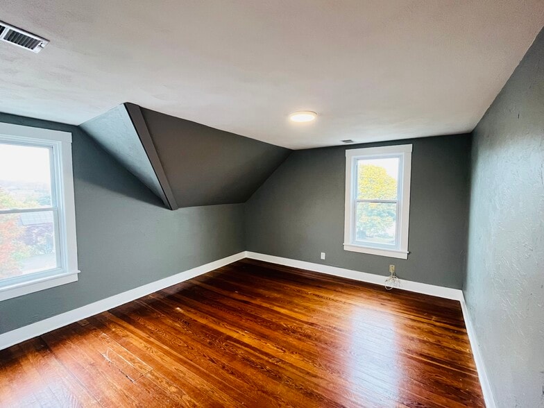 Master Bedroom - 1186 Riverside Ave