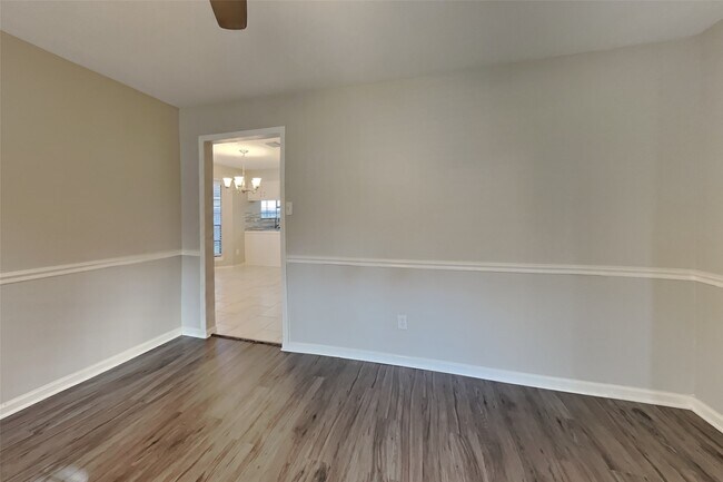 Building Photo - 2615 Silver Falls Dr