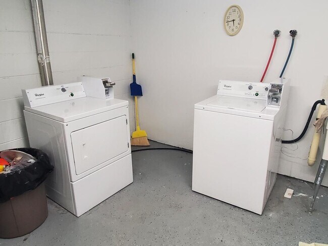 Building Photo - Clear Lake Apartments