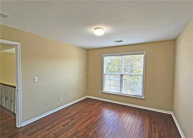 Building Photo - 1215 Clandon Pl