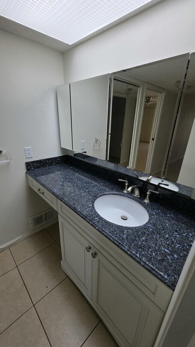 Building Photo - 23305 Barwood Ln N