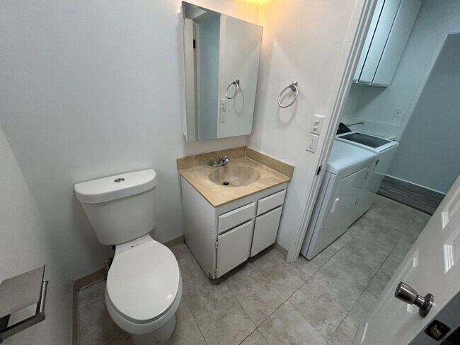 Building Photo - 2601