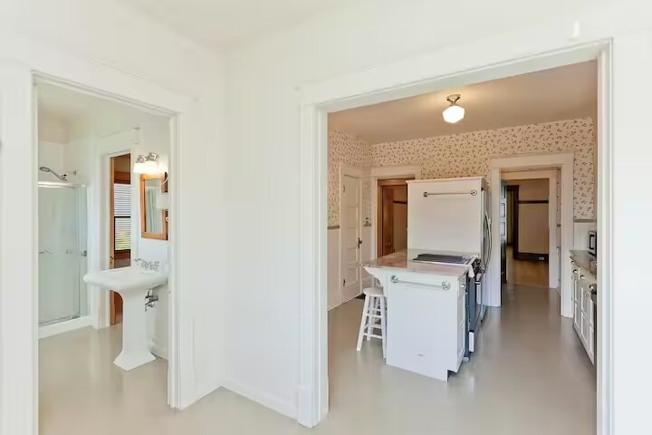 Building Photo - 835 Ouray Ave
