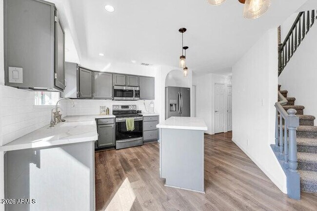 Building Photo - 8841 S 51st St