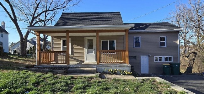 Building Photo - 3810 Golfview Dr