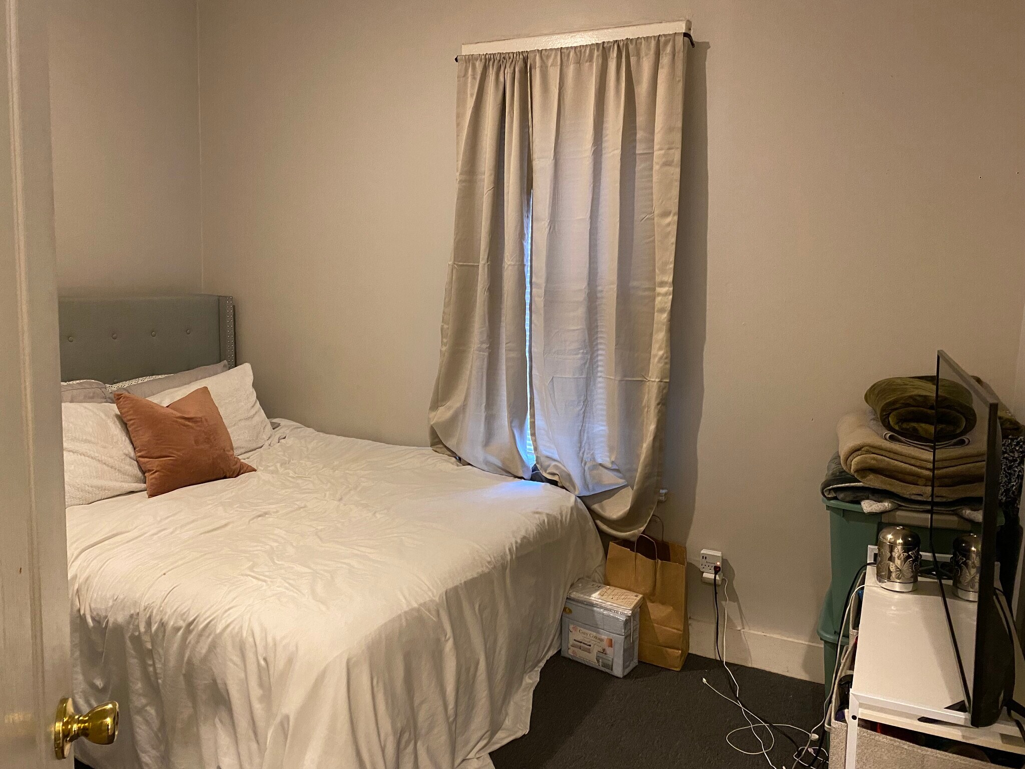 Bedroom 3 - 282 Yates St