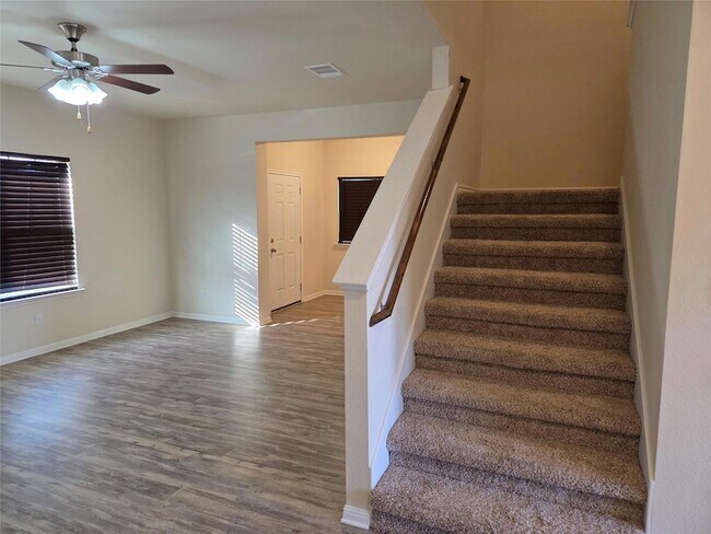 Building Photo - 8136 Daisy Cutter Crossing