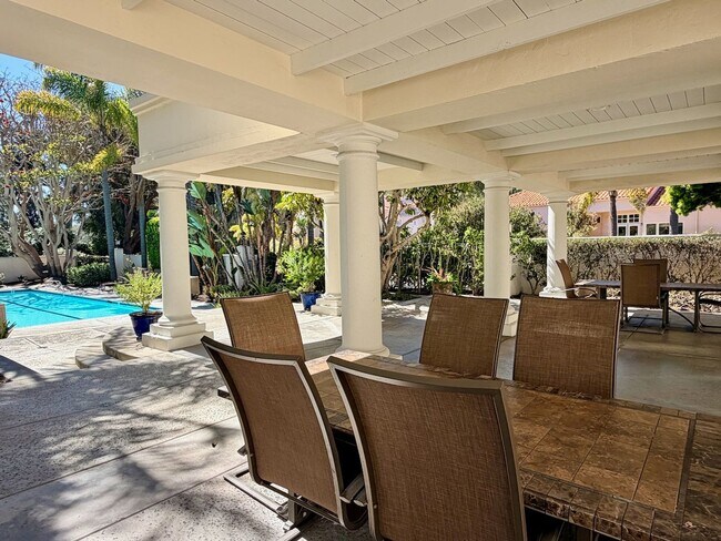 Building Photo - For Rent Available Now - Furnished House 3+BR 2.5Ba in Del Mar, charming furnished home in the hi...