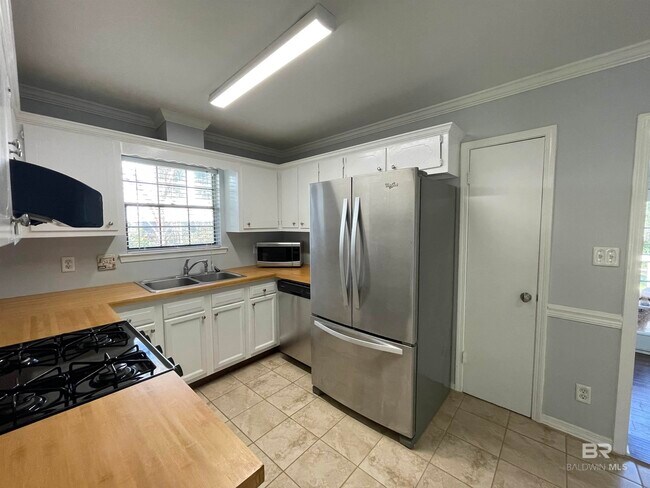 Building Photo - 353 S School St