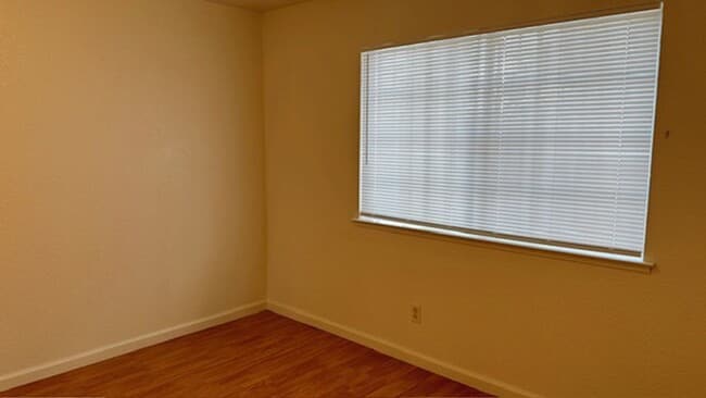 Building Photo - Walking distance to San Joaquin Elementary