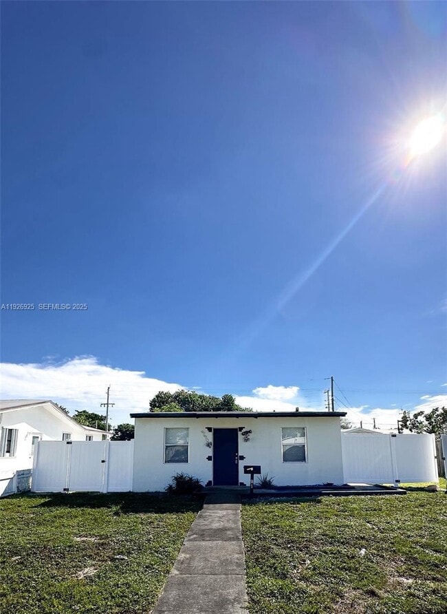 Building Photo - 550 NW 15th Ct