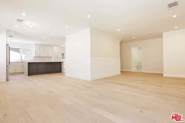 Building Photo - 12524 Woodbine St