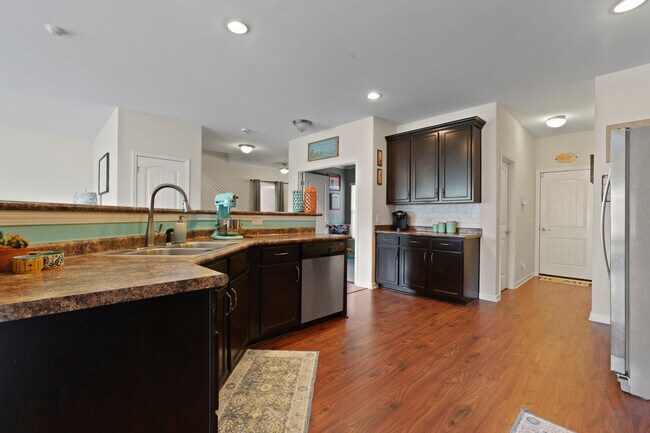 Building Photo - 18 Millwood Lake Dr