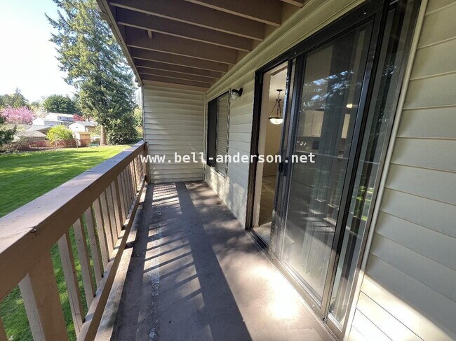 Building Photo - Renton Condo Unit Available!