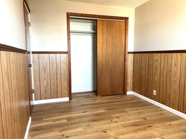 Building Photo - Great Space, Convenient Location