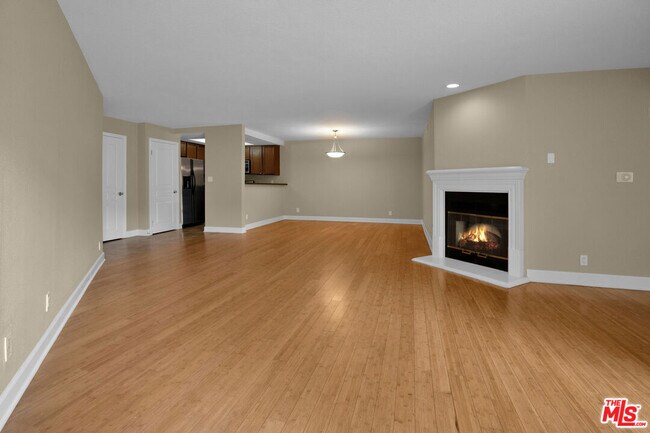 Building Photo - 1633 S Bentley Ave