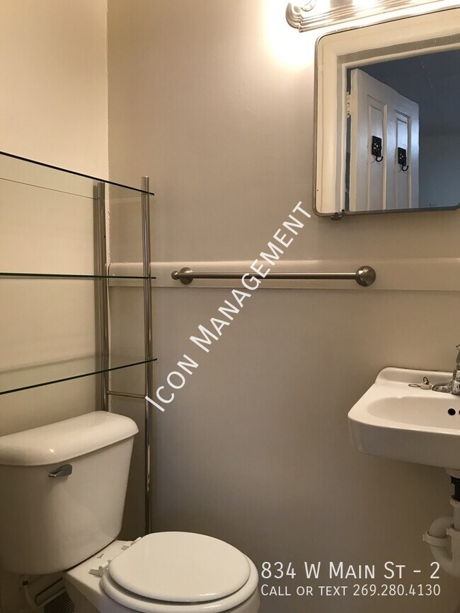 Building Photo - 834 W Main St