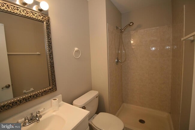 Building Photo - 114 Barnsfield Ct