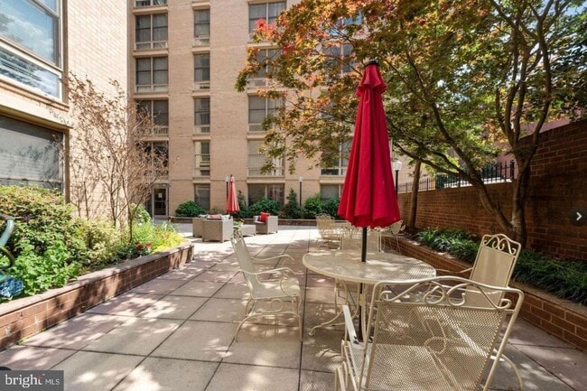 Building Photo - Westend/Dupont Gem!