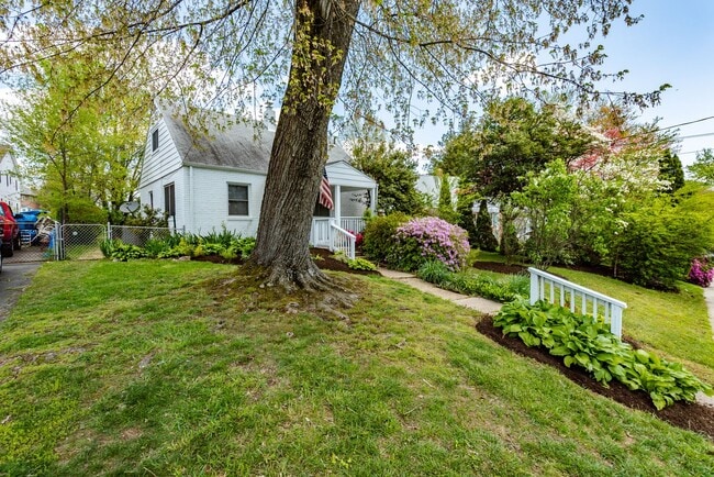 Building Photo - Lovely and Updated 4 Bedroom 2 Bath Cape C...