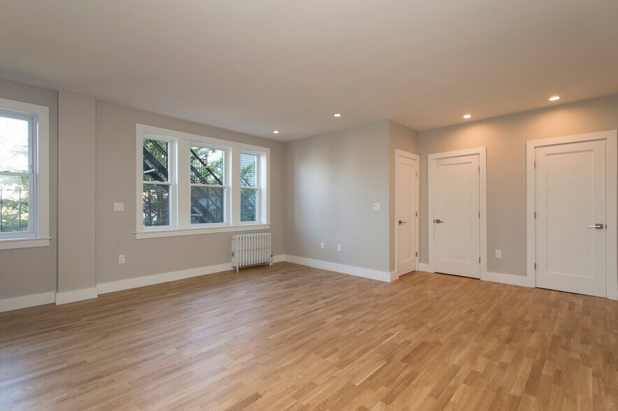 Building Photo - 110 Central St