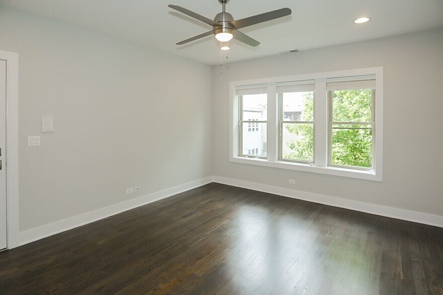 Building Photo - 3919 N Janssen Ave