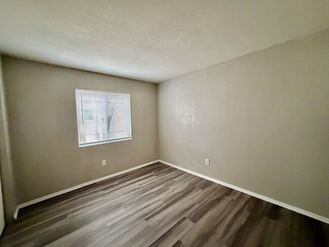 Building Photo - 2645 N Alvernon Way