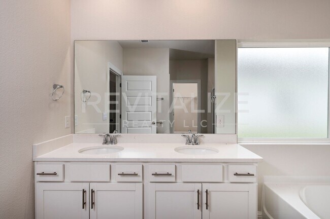 Building Photo - 14543 Dayton Cir