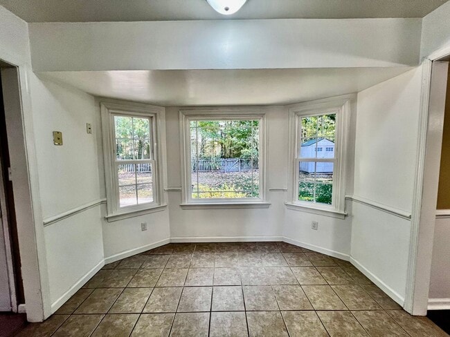Building Photo - Welcome to this beautiful home in Salem La...