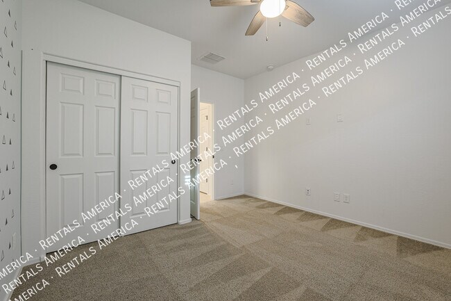 Building Photo - 5653 W Valor Way