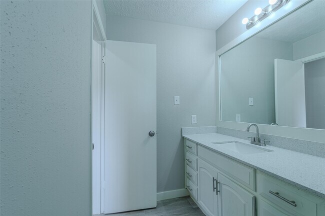 Building Photo - 2714 Flintrock Cir