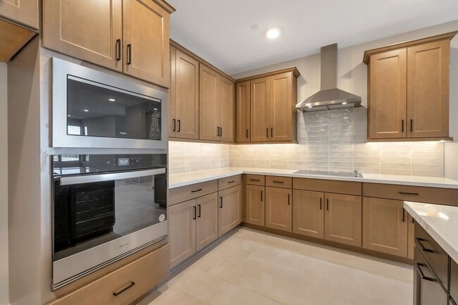 Building Photo - 2121 W Sonoran Desert Dr