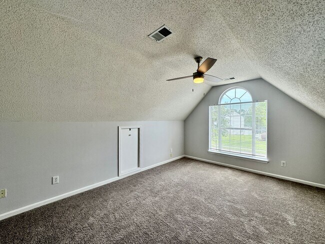 Building Photo - 4-Bedroom Home Castleton Ready 07-16-26! A Pet-Friendly Home - All Appliances - Fenced Yard - Exc...