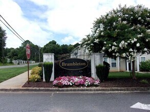 Building Photo - Beautiful 3 Bedroom 2 1/2 Bath End Unit To...
