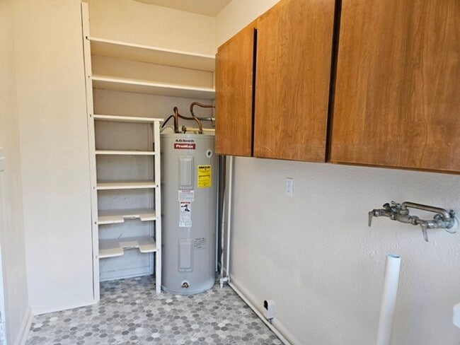 Building Photo - 2Bd/1Ba Single Story House - Available to View!