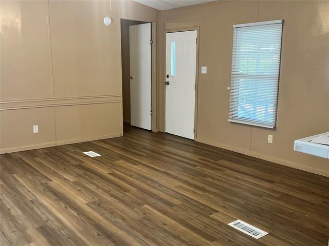 Building Photo - 4528 Wildwood Cir