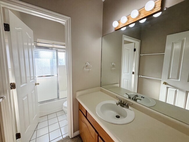 Building Photo - 10152 Snow Iris Way