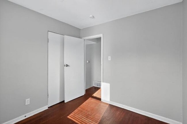 Building Photo - 896 Pawnee Ave