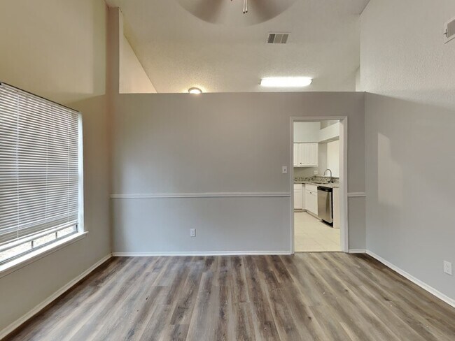 Building Photo - 1056 Twin Falls Dr
