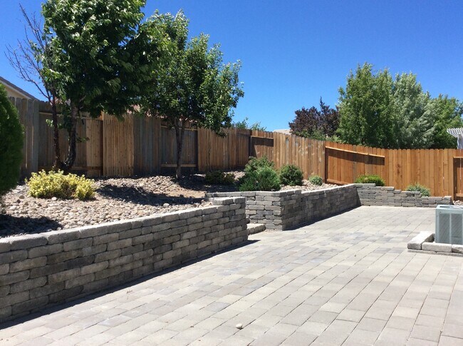 Building Photo - Gorgeous, bright Double Diamond home!