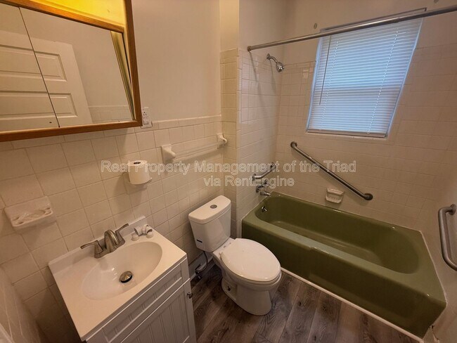 Building Photo - 1514 E 1st St