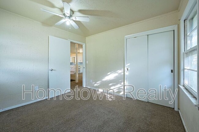 Building Photo - 2621 SW 52nd St