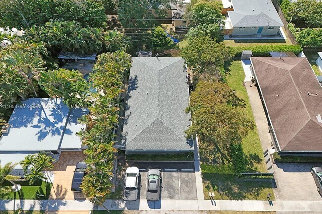 Building Photo - 920 SW 28th St