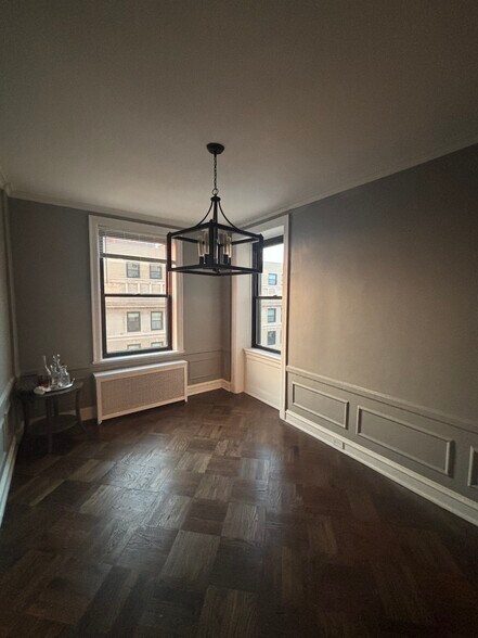 Dining Room - 2000 N Lincoln Park W
