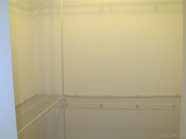 Building Photo - 2507 W Oakland Ln