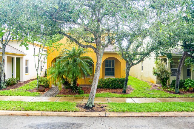 Building Photo - 2567 SE Ruskin Dr