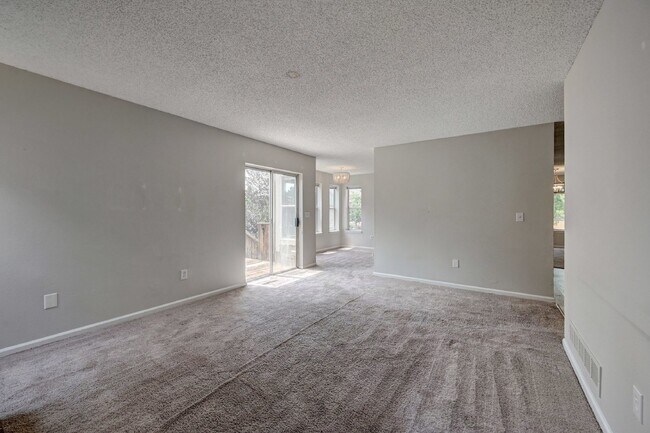 Building Photo - $2,800 - 3 Bed. 2.5 Bath Home with AC, Lof...