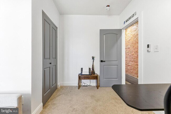 Building Photo - 737 Dolphin St